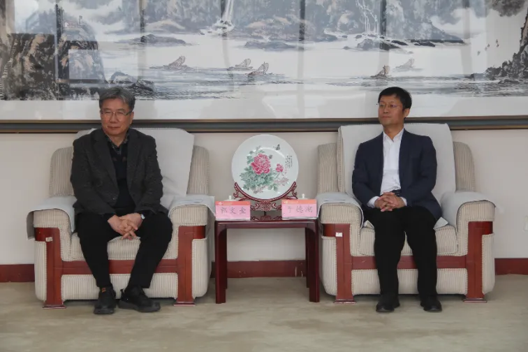 Shandong LANO sadarbojas ar profesoru KWAK, Moon Kyu, Ph.D. un pārstāvi Liang Tongho no Dongguk Universitātes Dienvidkorejā, lai veiktu apmaiņu un sadarbību trokšņa kontroles jomā ar Shandong Jianzhu universitāti